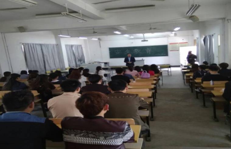 经济管理系开展安全教育日专题宣传活动