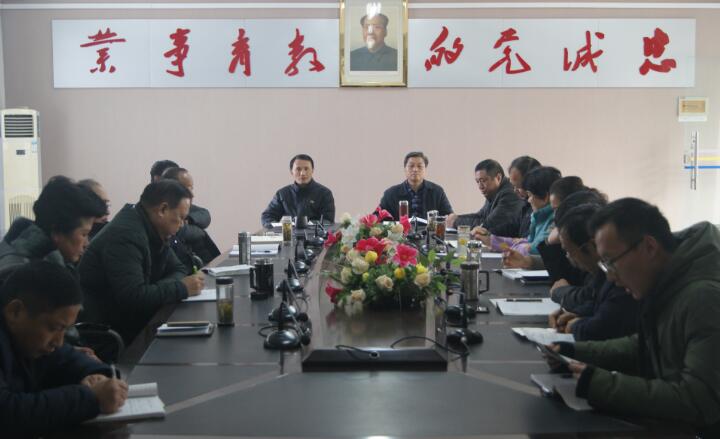 院党委理论中心组召开会议深入学习习近平总书记在高校思想政治工作会议上的讲话