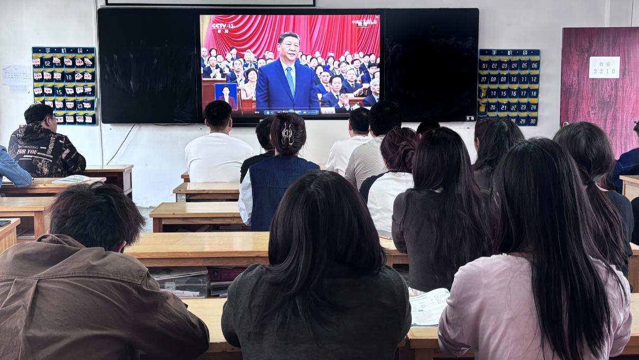 艺术建工系深入学习两会精神，共启教育新征程