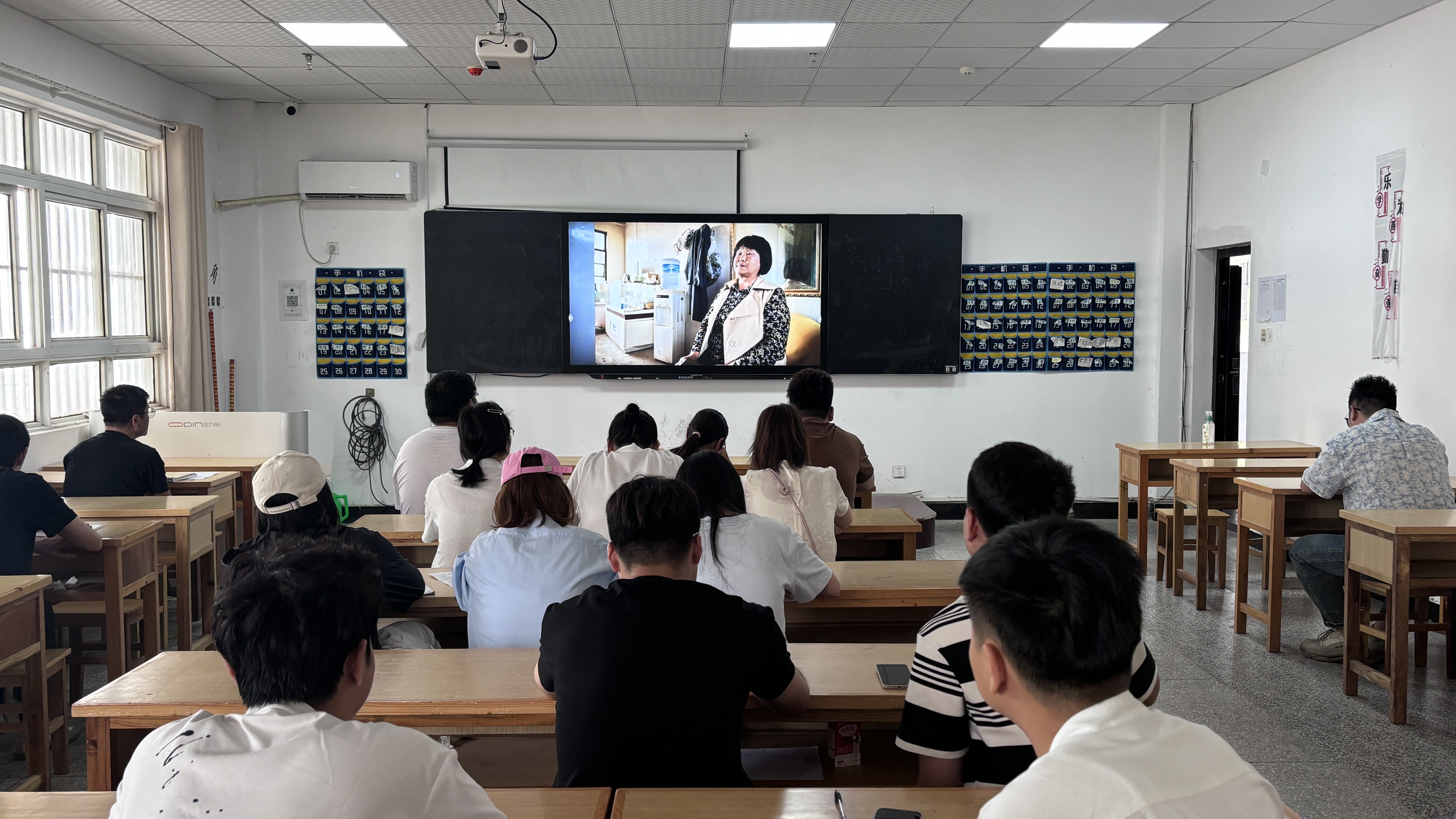 艺术建工系开展防范非法金融宣传活动