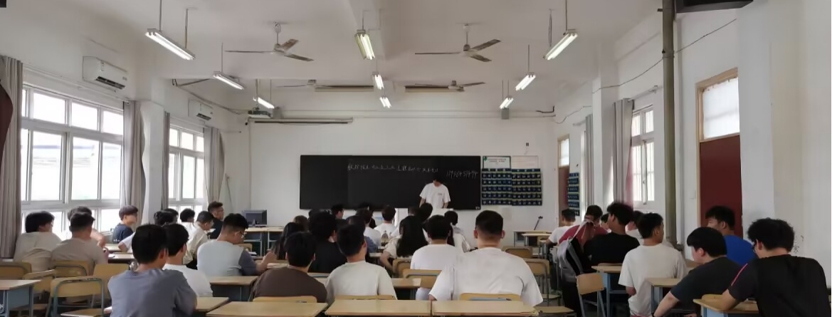 机电工程系2025级新生首次班会圆满举行：凝心聚力启新程，共绘青春新篇章