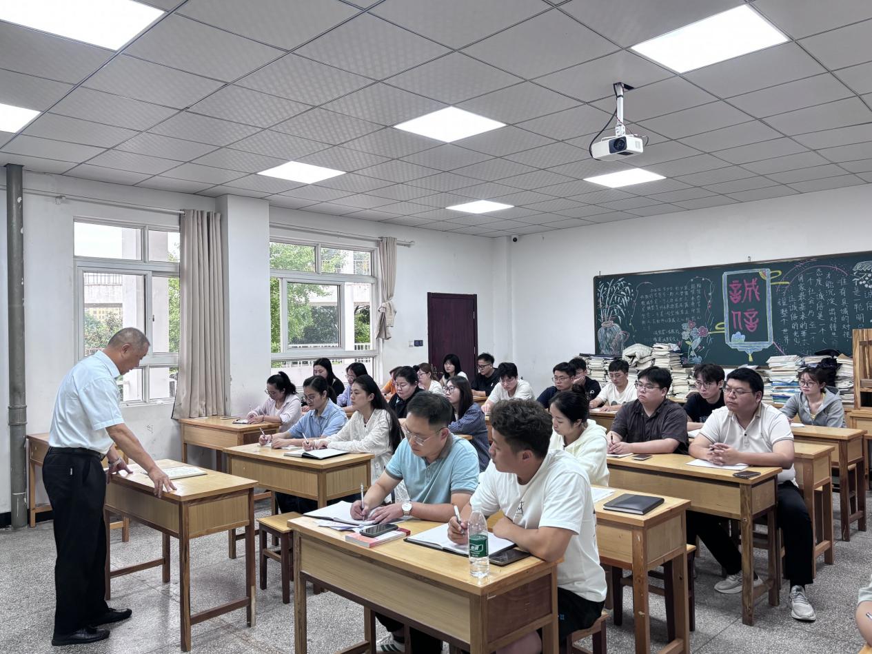 以严谨作风筑牢教学根基——院长深入系部开展检查指导工作