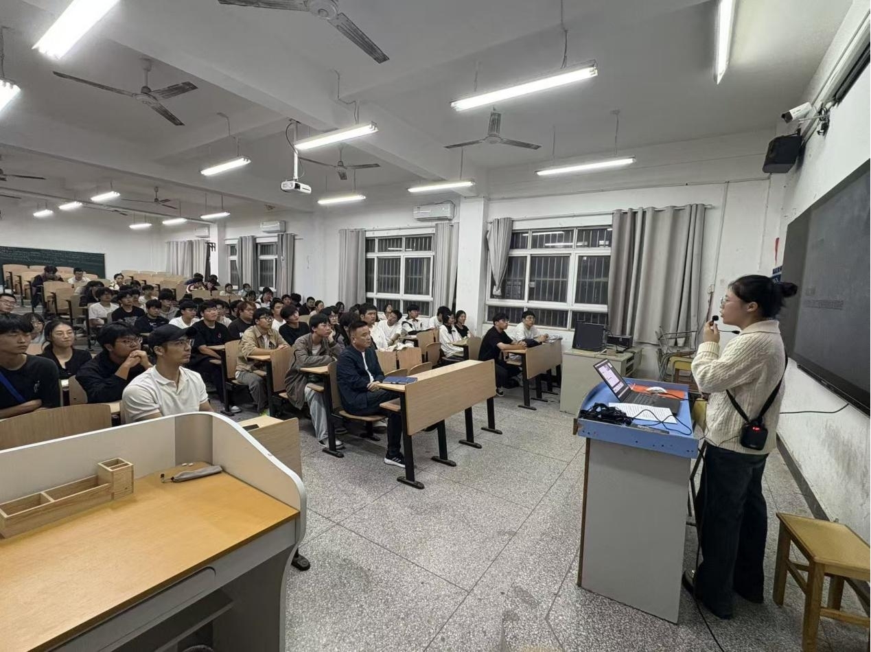 信息工程系举办“安信大讲堂”活动