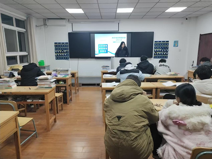 筑牢安全防线 守护青春财产 ——信息工程系开展防诈骗主题班会