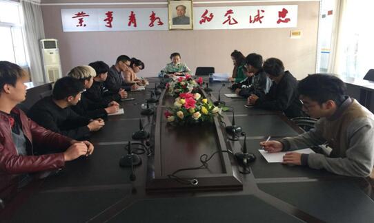 经济管理系党总支学习传达党的十八届六中全会精神