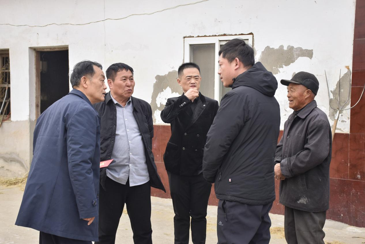 院领导走访慰问困难党员、教职工