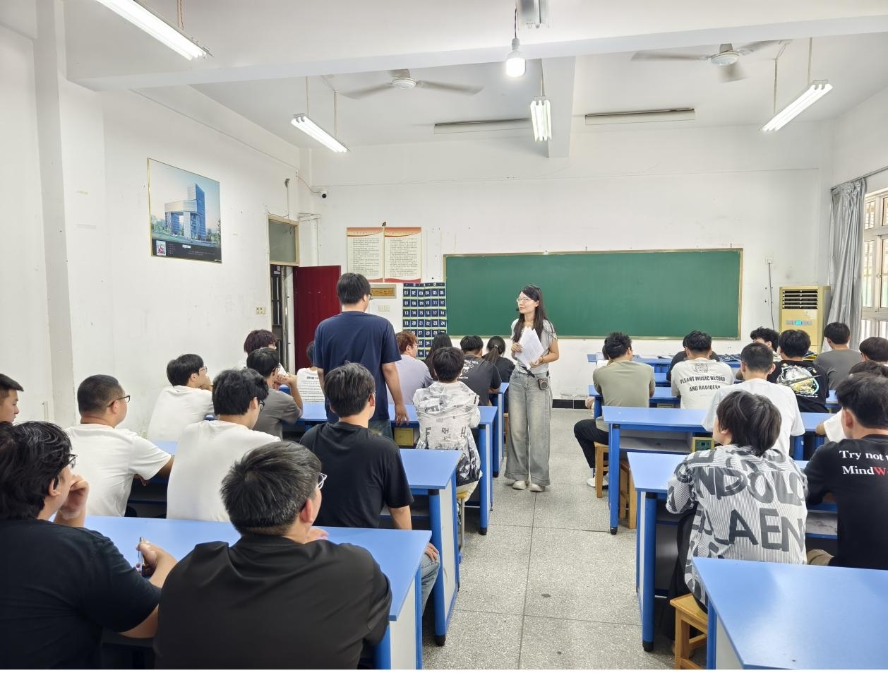 凝心聚力启新程 信息工程系召开新生班会