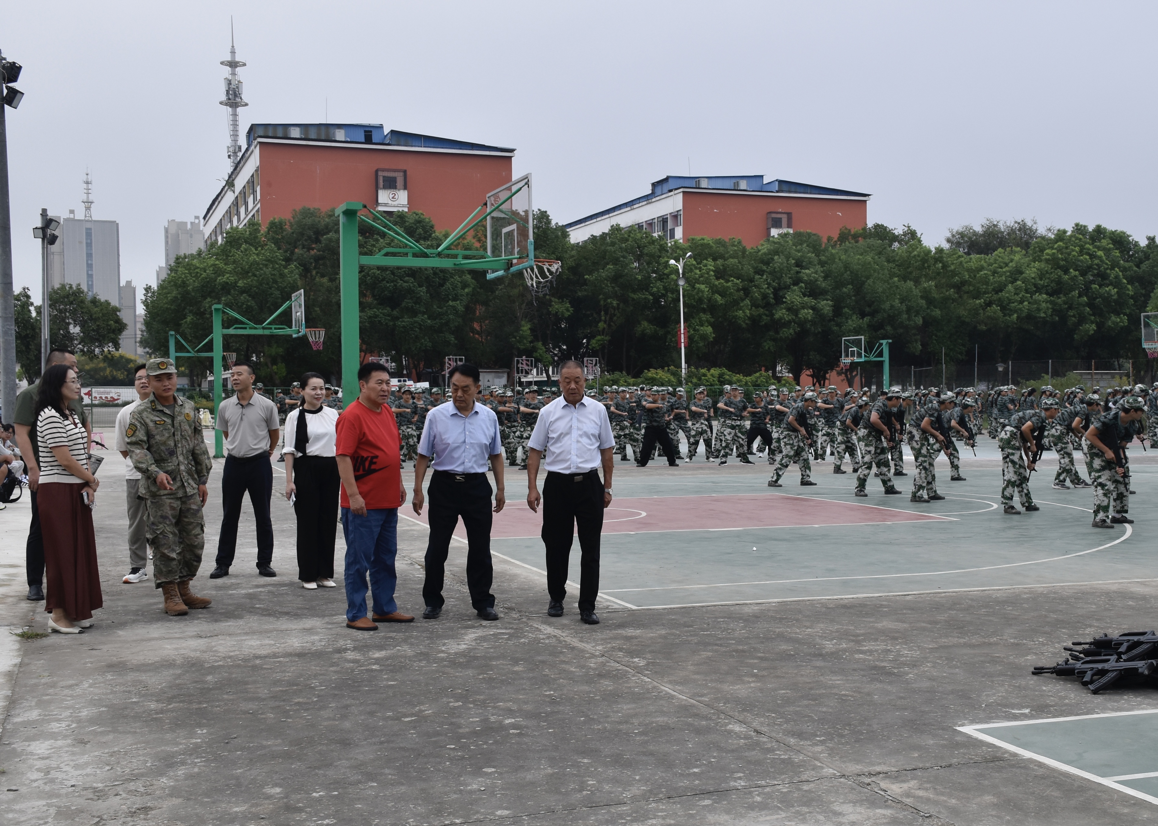 安徽现代信息工程职业学院领导深入一线检查指导新生军训工作