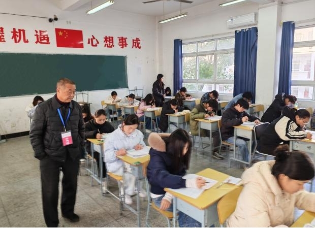 学院顺利完成2025年高等学校 英语应用能力考试