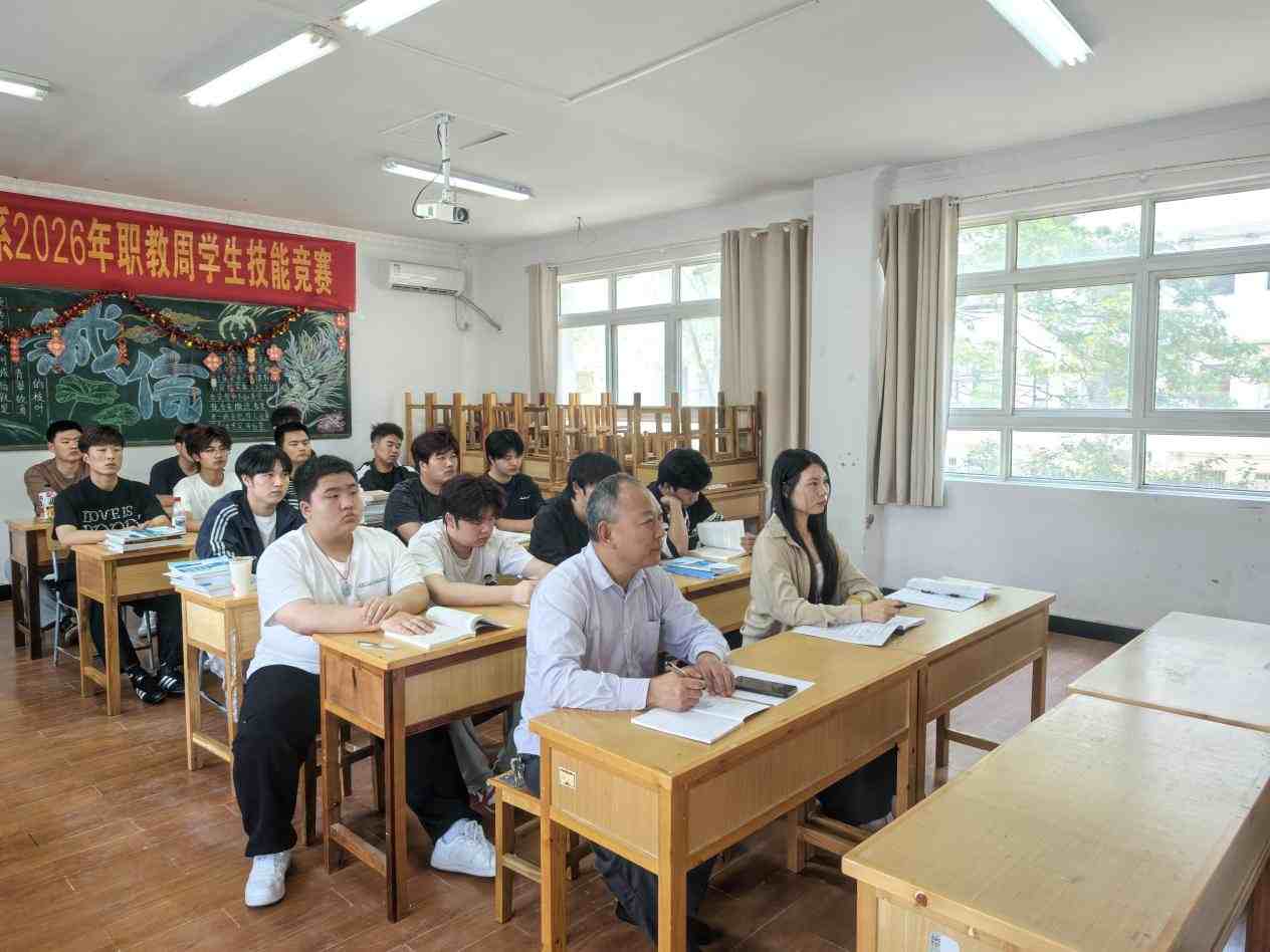 淮南职业技术学院马克思主义学院院长莅临我院旁听并指导思政课建设工作