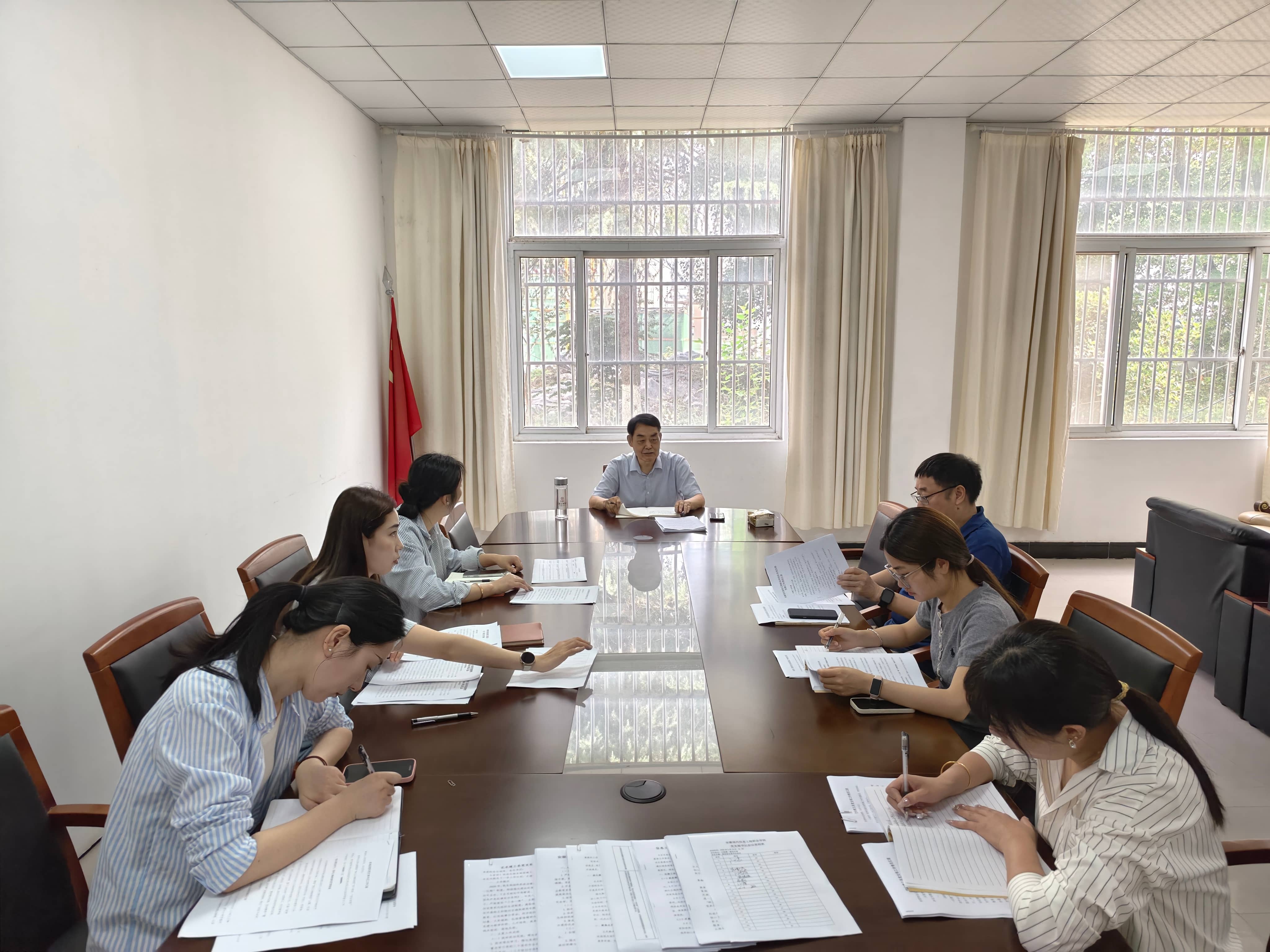 学院召开本学期第三次基层党支部 书记工作会议