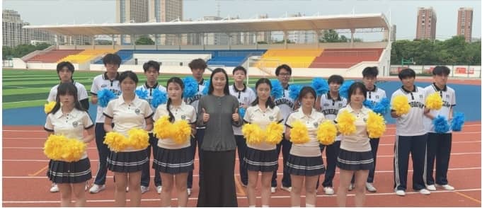 跃动皮筋飞扬朝气 师生同心绽放精彩 ——五年高职部成功开展花样跳皮筋比赛